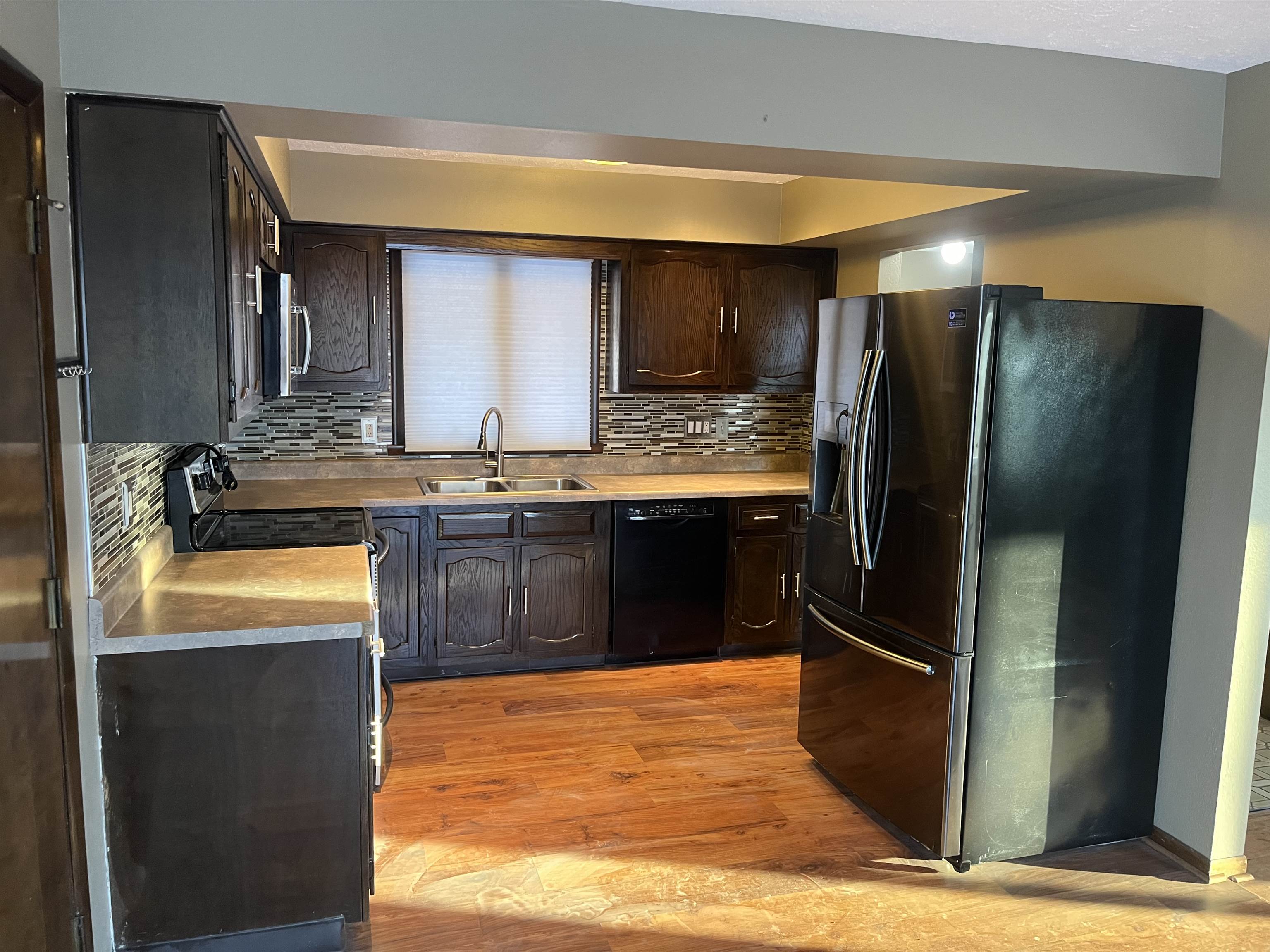 4575 Sunderman Road Rockford, IL 61114 - Photo 2 of 16 a kitchen with stainless steel appliances granite countertop a refrigerator and a stove