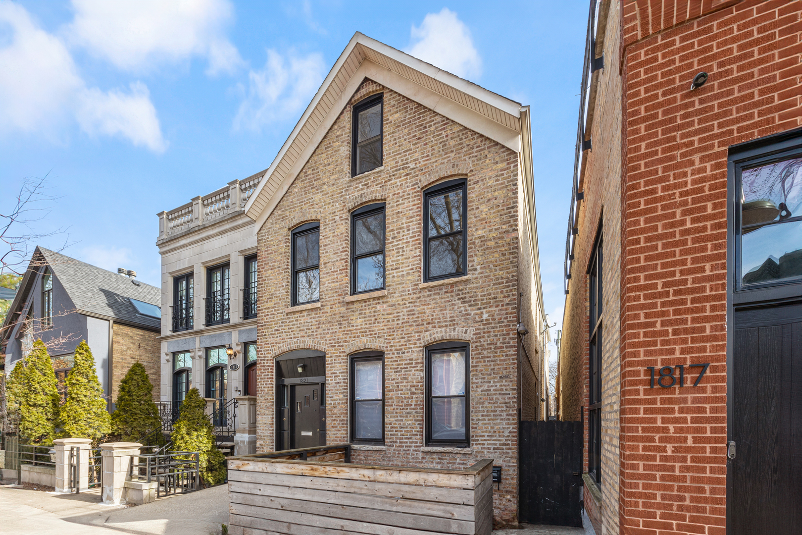 1821 North Wolcott Ave Unit 2F  