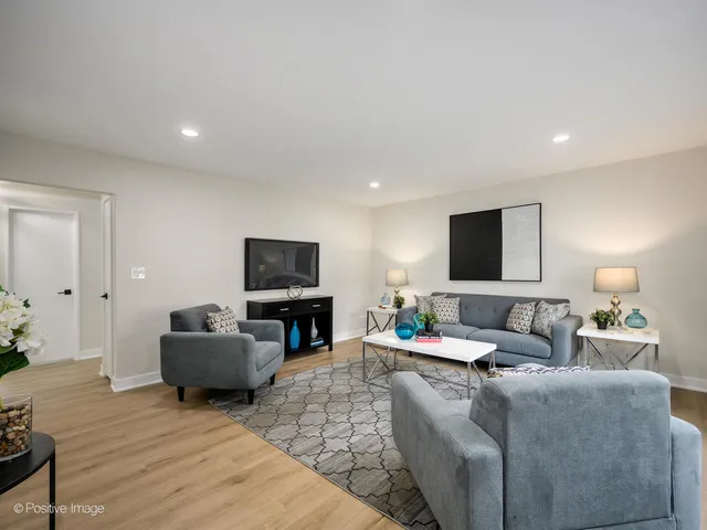 $329,990 | 932 North Wheeling Road, Mount Prospect, IL 60056