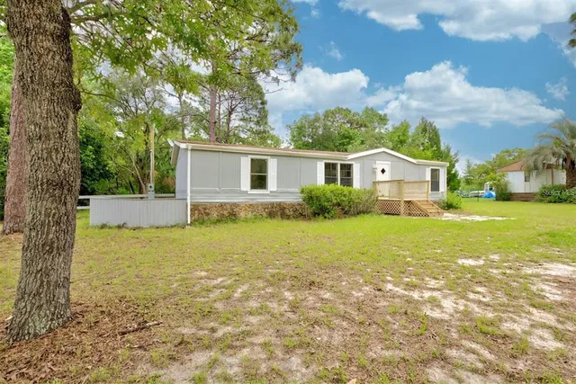 a view of a house with a yard