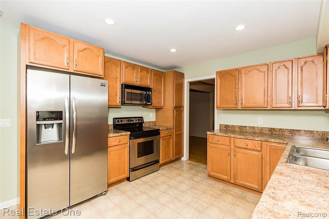 762 Baylor Road Rochester, MI 48309 - Photo 7 of 31 Baylor-P022.jpg