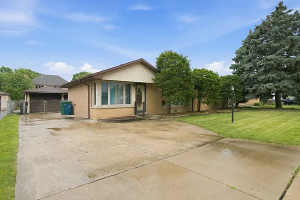 $269,000 | 5425 West 83rd Place, Burbank, IL 60459