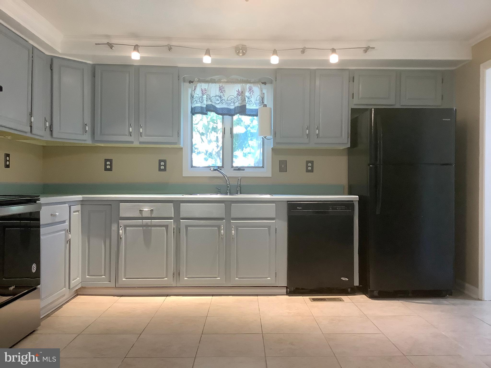207 Sharp Road Denton, MD 21629 - Photo 5 of 30 Kitchen