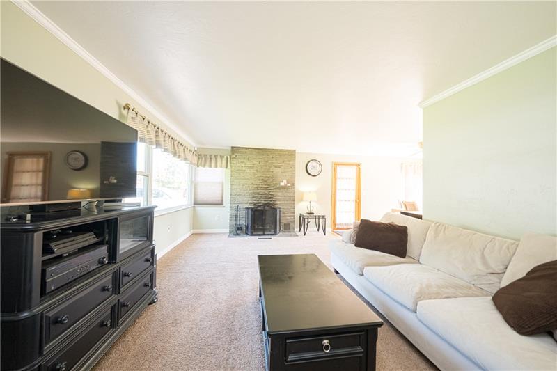 1559 West Ingomar Road Pittsburgh, PA 15237 - Photo 4 of 25 Gallery Image 4