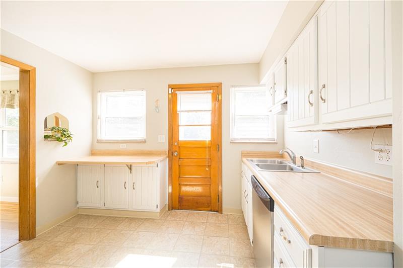 1559 West Ingomar Road Pittsburgh, PA 15237 - Photo 8 of 25 Gallery Image 8