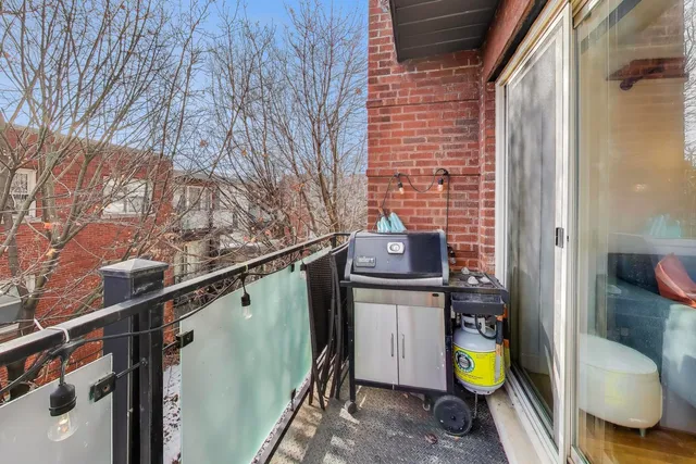 $220,000 | 7531 North Damen Avenue, Unit 2, Chicago, IL 60645