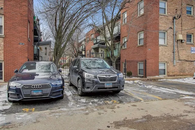 $220,000 | 7531 North Damen Avenue, Unit 2, Chicago, IL 60645