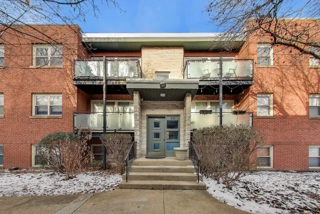 $220,000 | 7531 North Damen Avenue, Unit 2, Chicago, IL 60645