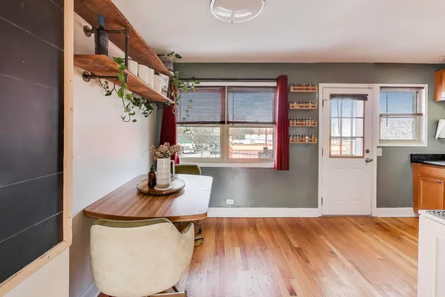 $220,000 | 7531 North Damen Avenue, Unit 2, Chicago, IL 60645