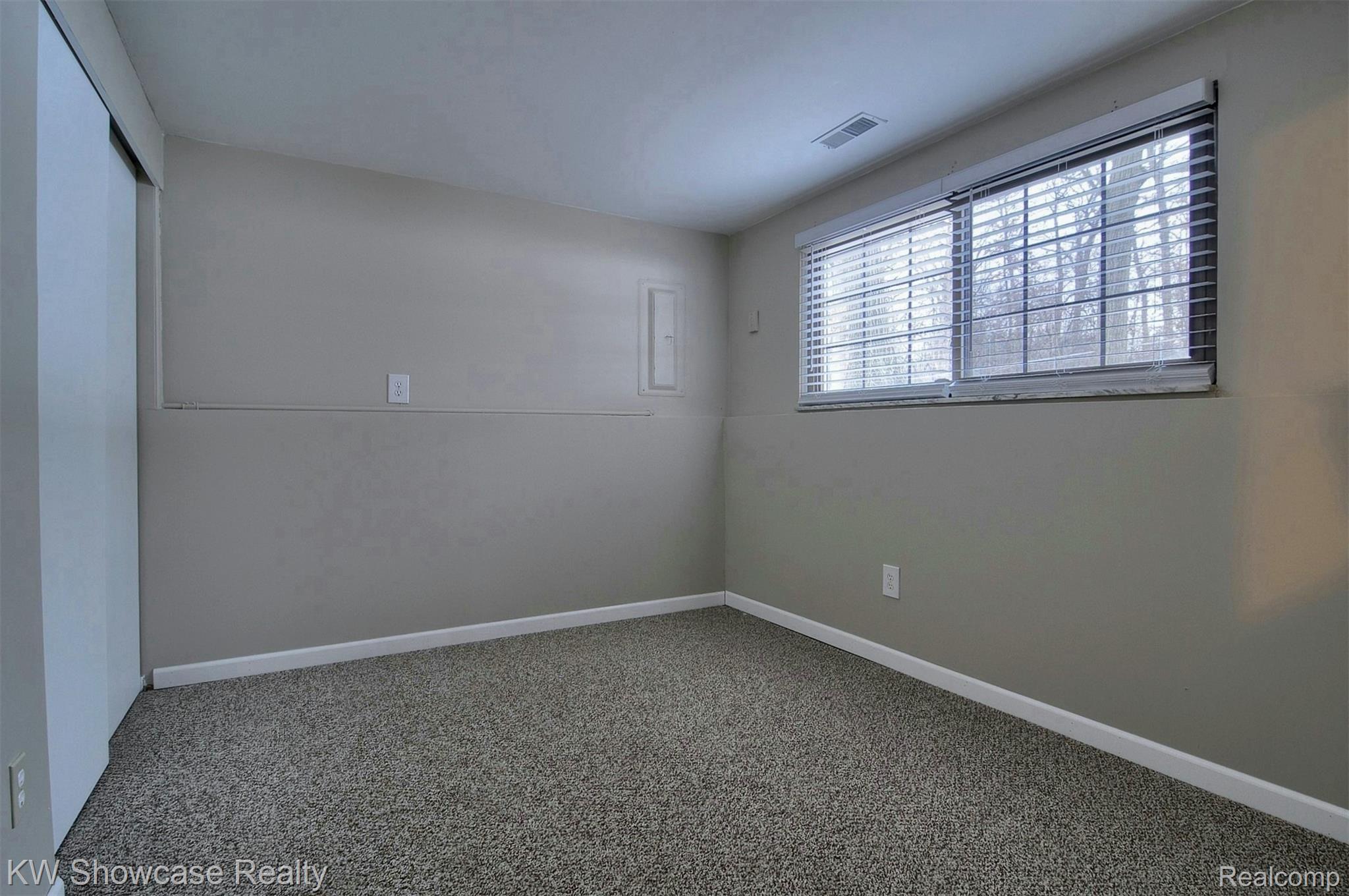 897 Lafayette Court Rochester, MI 48307 - Photo 27 of 34 26-3rd Bedroom.jpg