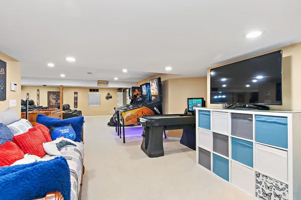 a view of a lobby with livingroom