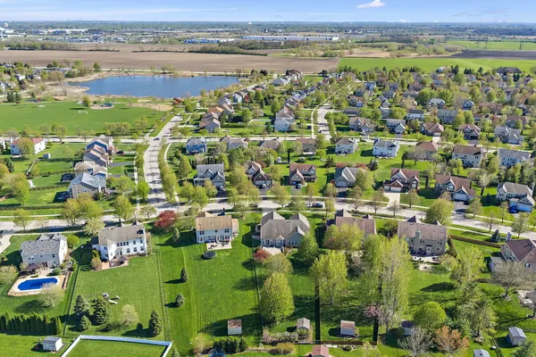 $675,000 | 2744 Moutray Lane, North Aurora, IL 60542