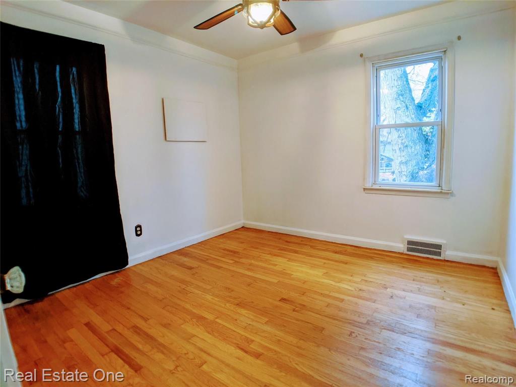 24501 Union Street Dearborn, MI 48124 - Photo 7 of 20