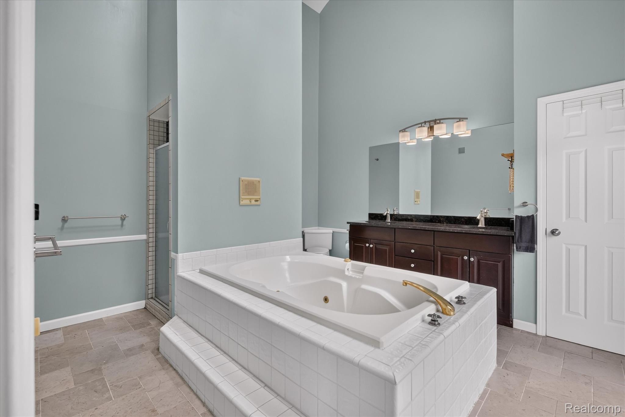 8114 Chilson Road Pinckney, MI 48169 - Photo 10 of 32 Soaking tub with tiled surround