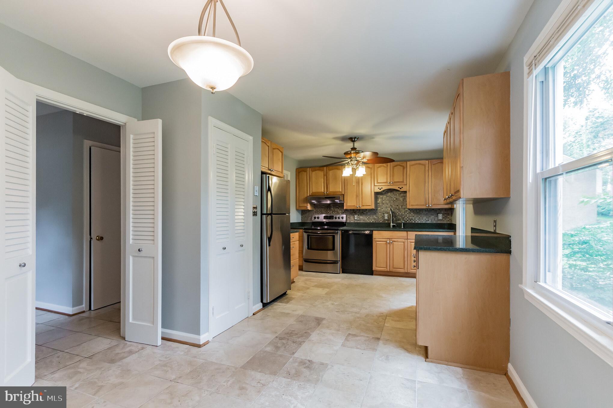 15 Oak Shade Road Gaithersburg, MD 20878 - Photo 8 of 30 Gallery Image 8