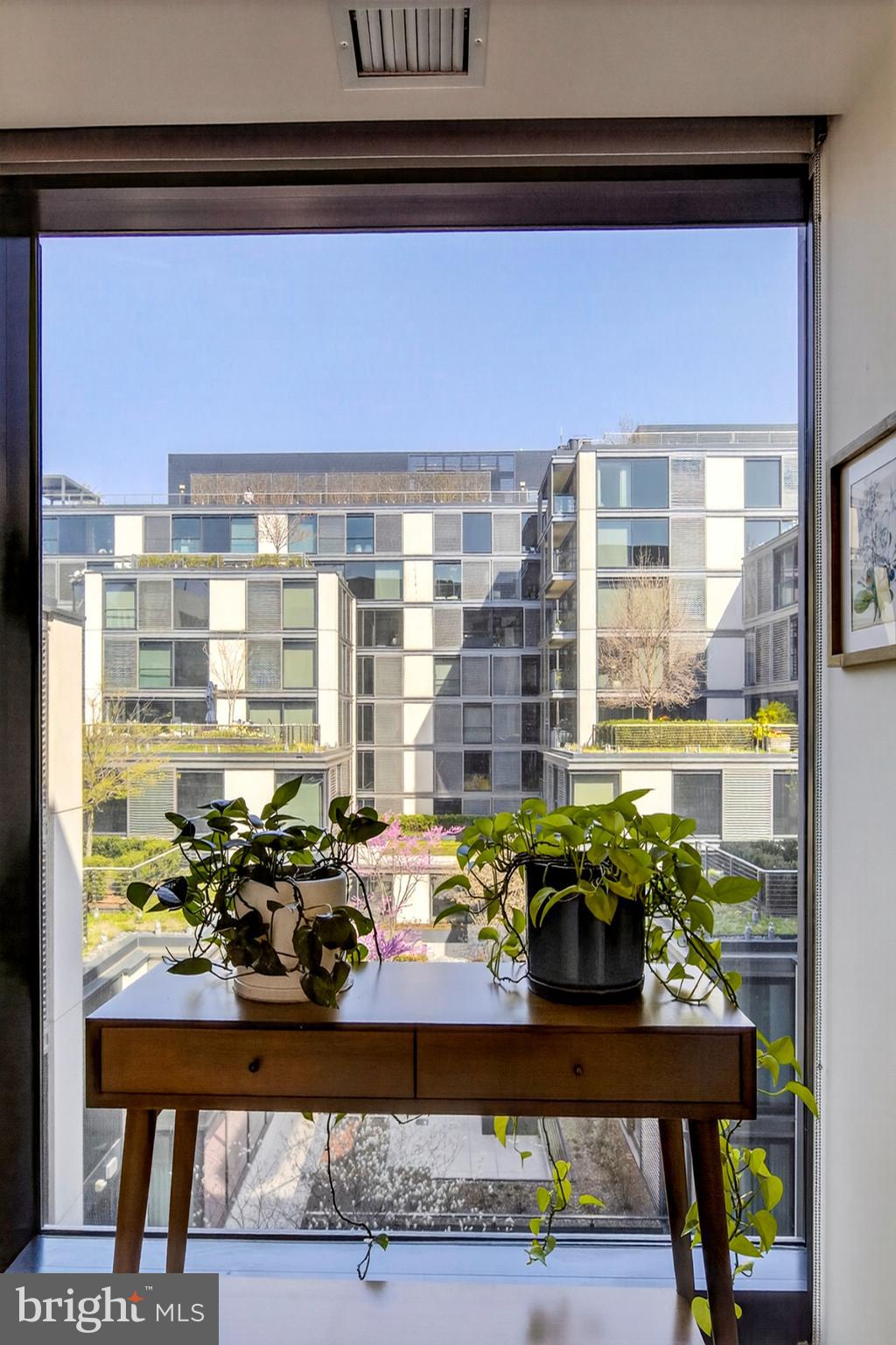 925 H Street Northwest, Unit 707 Washington, DC 20001 - Photo 21 of 43 Primary Suite Hall North
