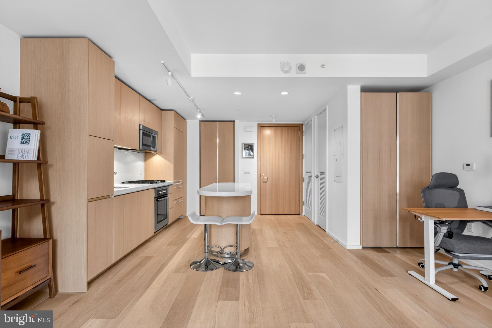925 H Street Northwest, Unit 707 Washington, DC 20001 - Photo 23 of 43 Living-Dining Room South
