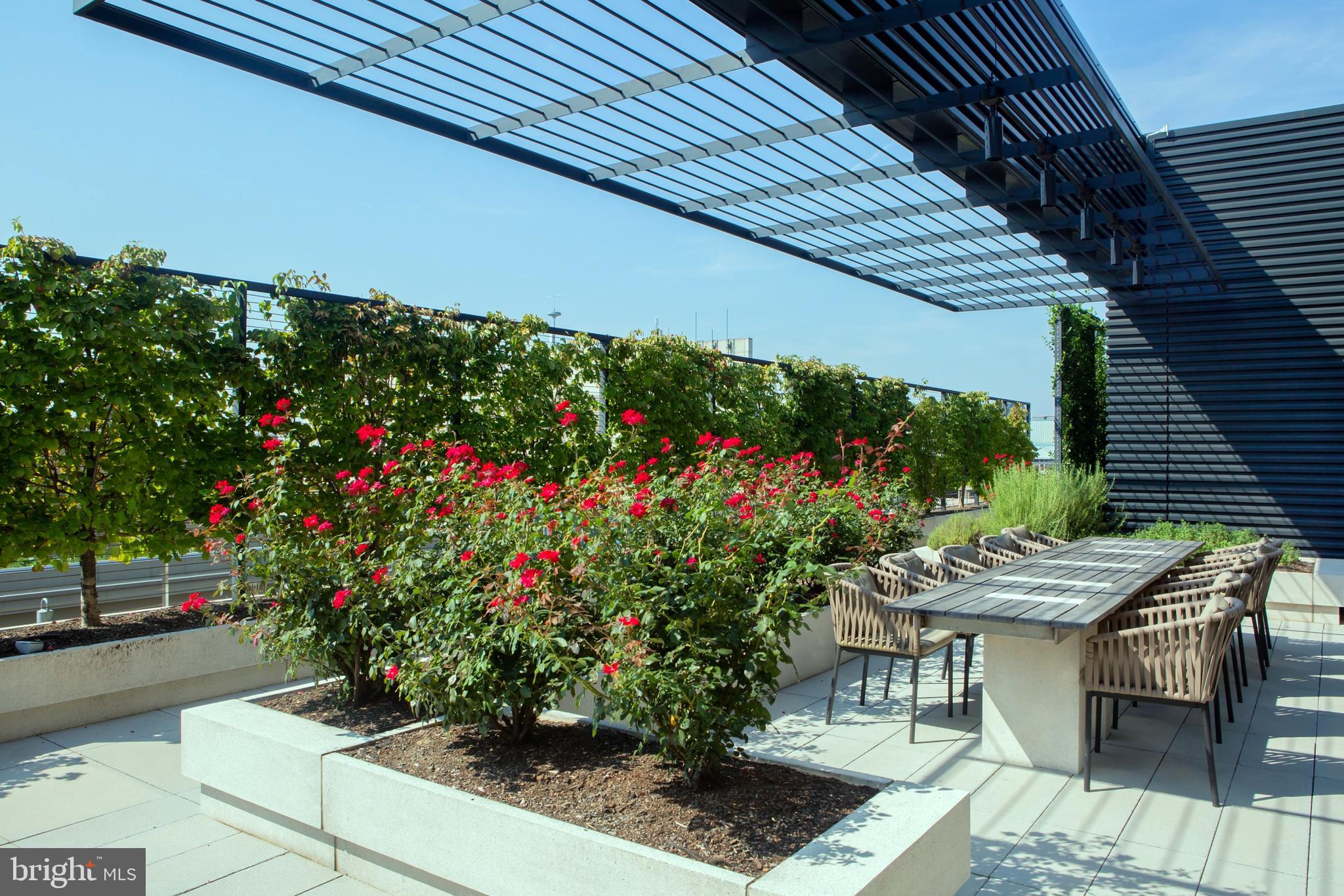 925 H Street Northwest, Unit 707 Washington, DC 20001 - Photo 28 of 43 925 H Roof Deck Dining Area Southwest