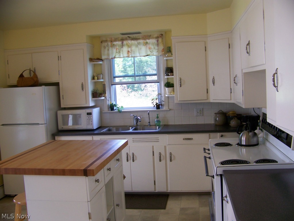 9436 River Styx Road Wadsworth, OH 44281 - Photo 2 of 25 Kitchen