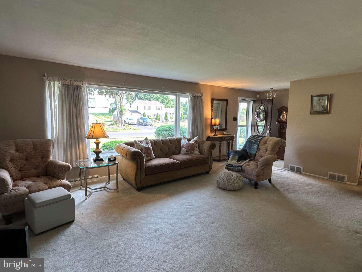 3860 Jeffrey Road Huntingdon Valley, PA 19006 - Photo 6 of 18