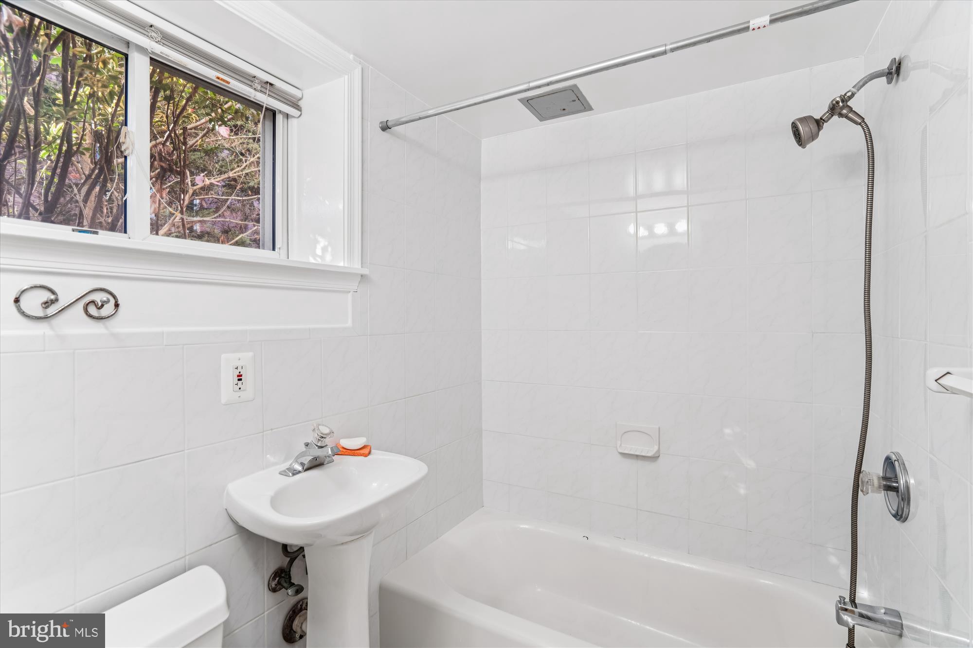 5813 Midhill Street Bethesda, MD 20817 - Photo 34 of 55 a bathroom with a sink a mirror a toilet and bathtub