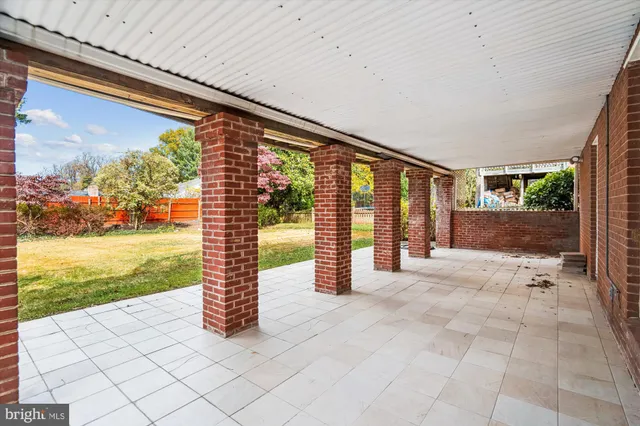 a view of a house with a yard and garage