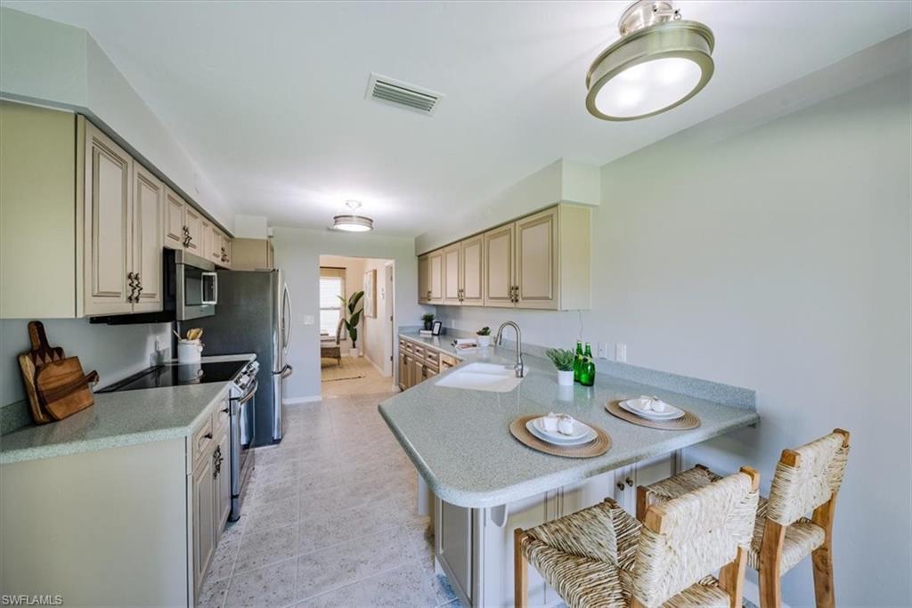 812 Reef Point Circle, Unit 75 Naples, FL 34108 - Photo 8 of 18 Gallery Image 8