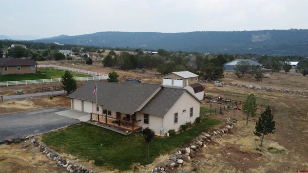 a view of a house with backyard and porch
