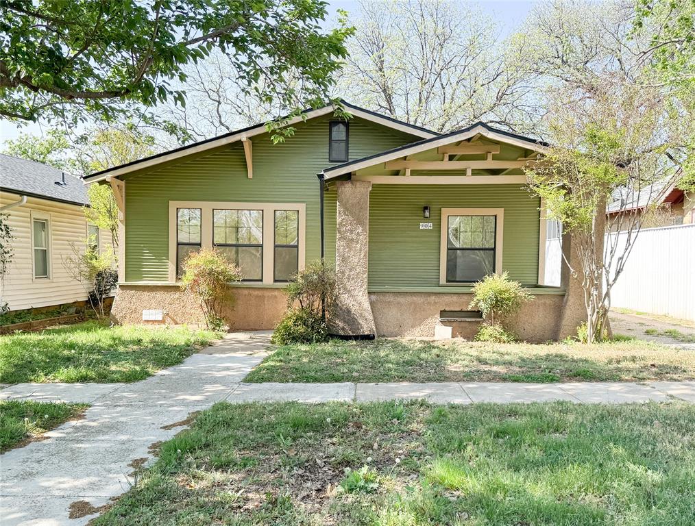 904 West 7th Street Cisco, TX 76437 - Photo 2 of 37 a front view of a house with a yard