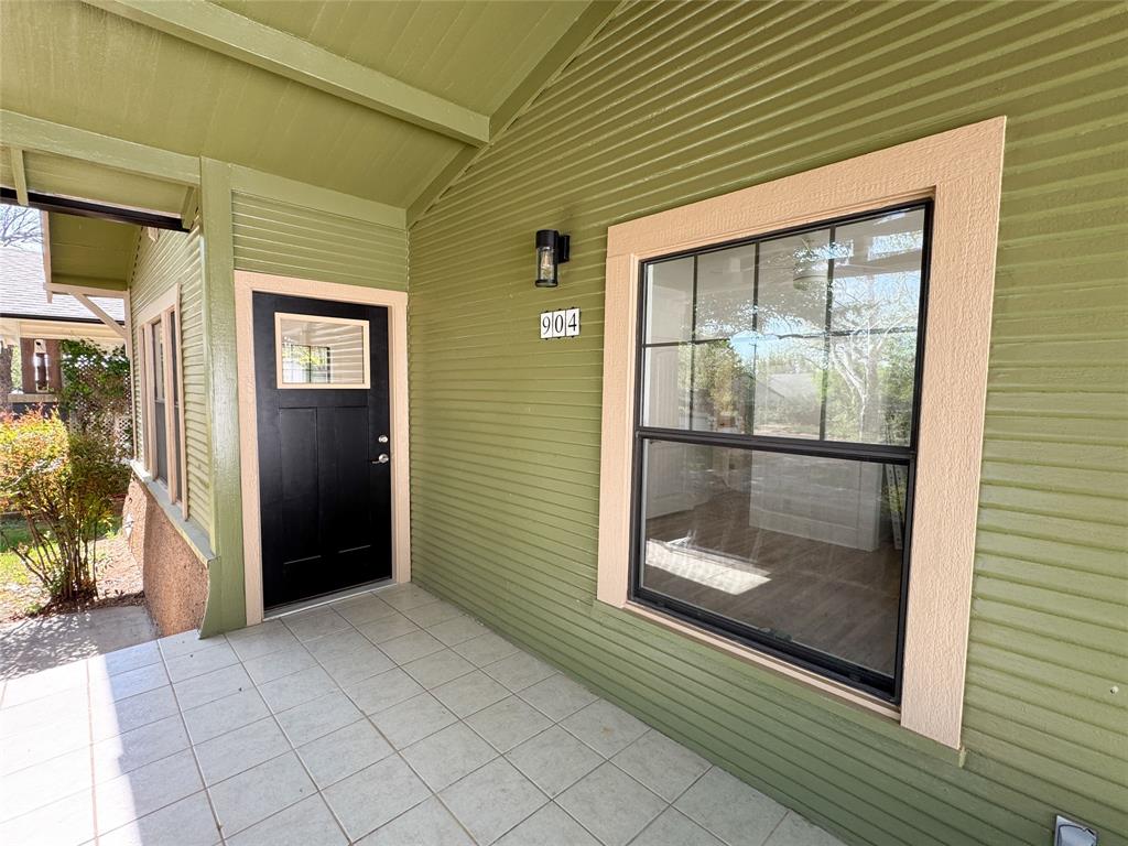904 West 7th Street Cisco, TX 76437 - Photo 5 of 37 a view of a glass door with a glass door
