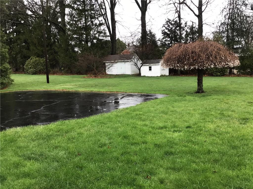 340 Carley Avenue Sharon, PA 16146 - Photo 5 of 28 a view of a entertaining space