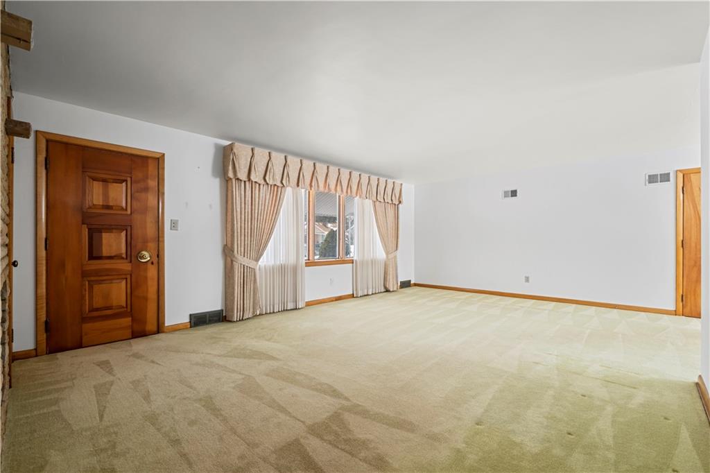340 Carley Avenue Sharon, PA 16146 - Photo 9 of 28 a view of an empty room with closet