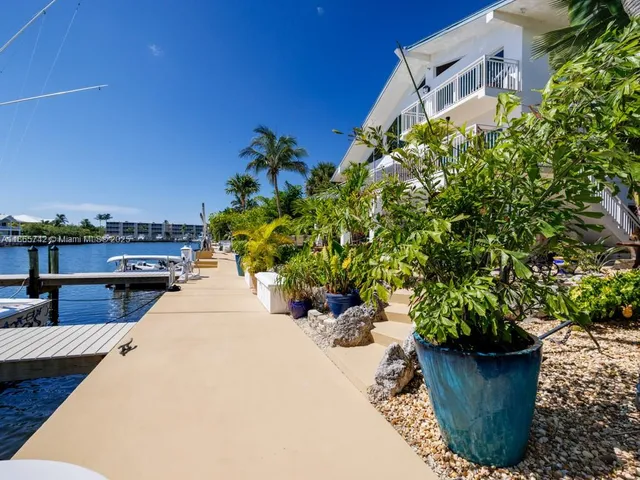 a view of a lake with houses