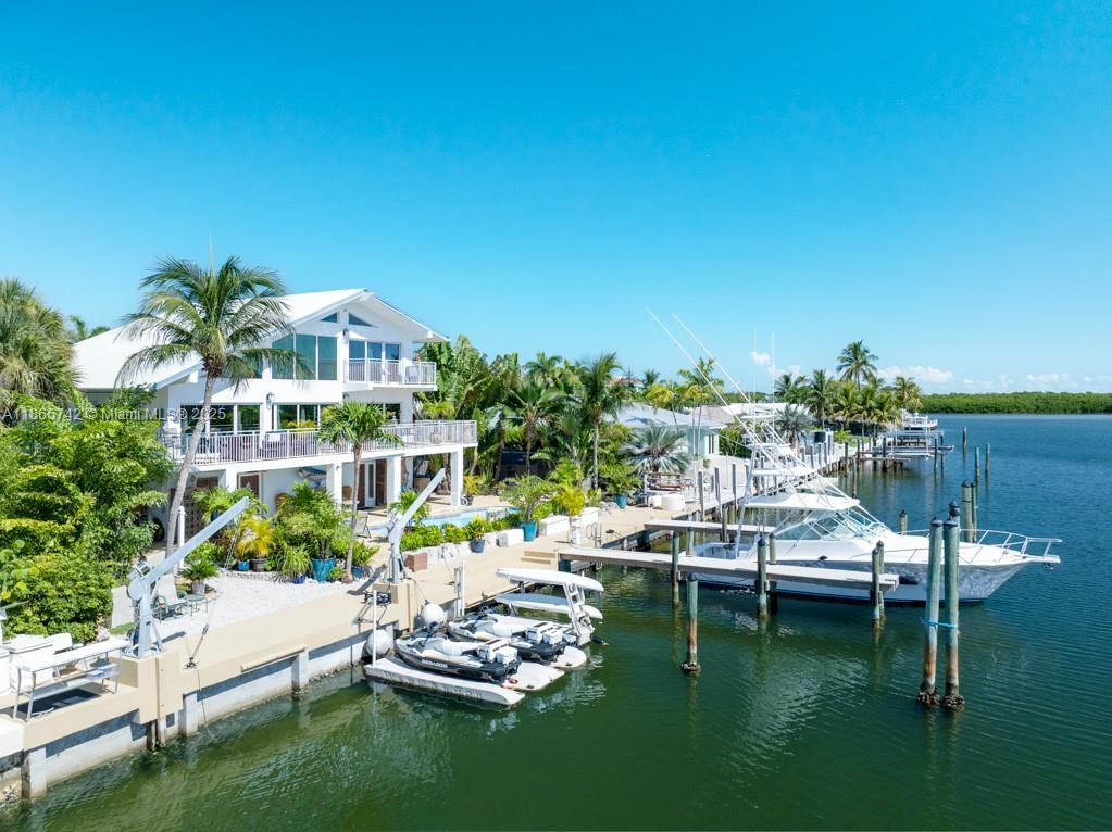 14 Ave F Marathon, FL 33050 - Photo 4 of 57