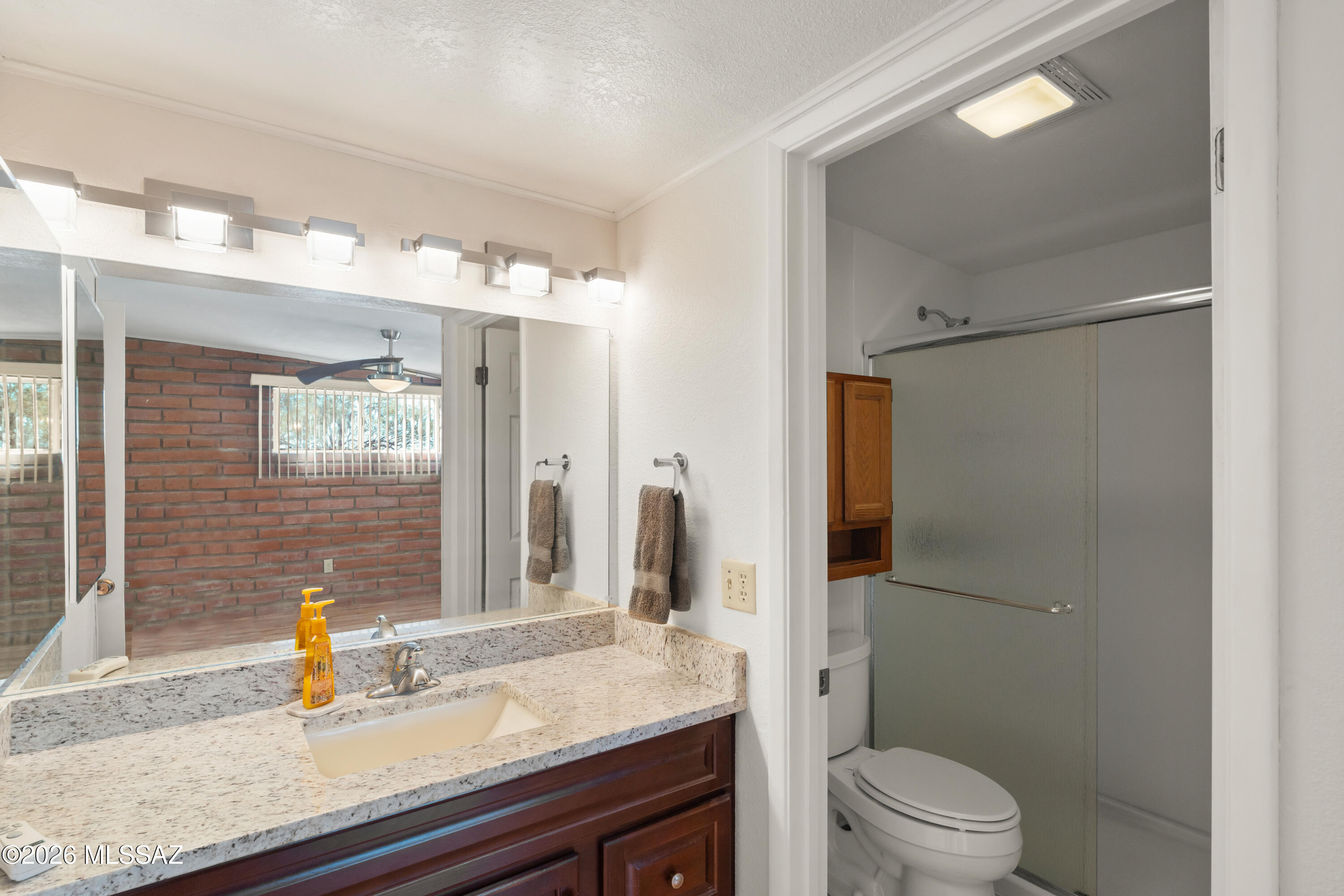 7640 West Maverick Road Sahuarita, AZ 85629 - Photo 15 of 27 Primary Bathroom