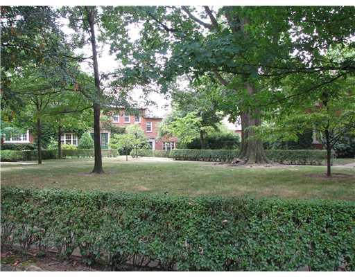 458 Sulgrave Road Pittsburgh, PA 15211 - Photo 3 of 14 Yard/Garden.