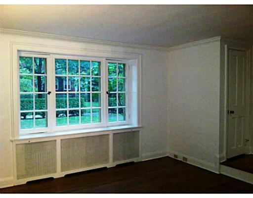 458 Sulgrave Road Pittsburgh, PA 15211 - Photo 8 of 14 Living Room.