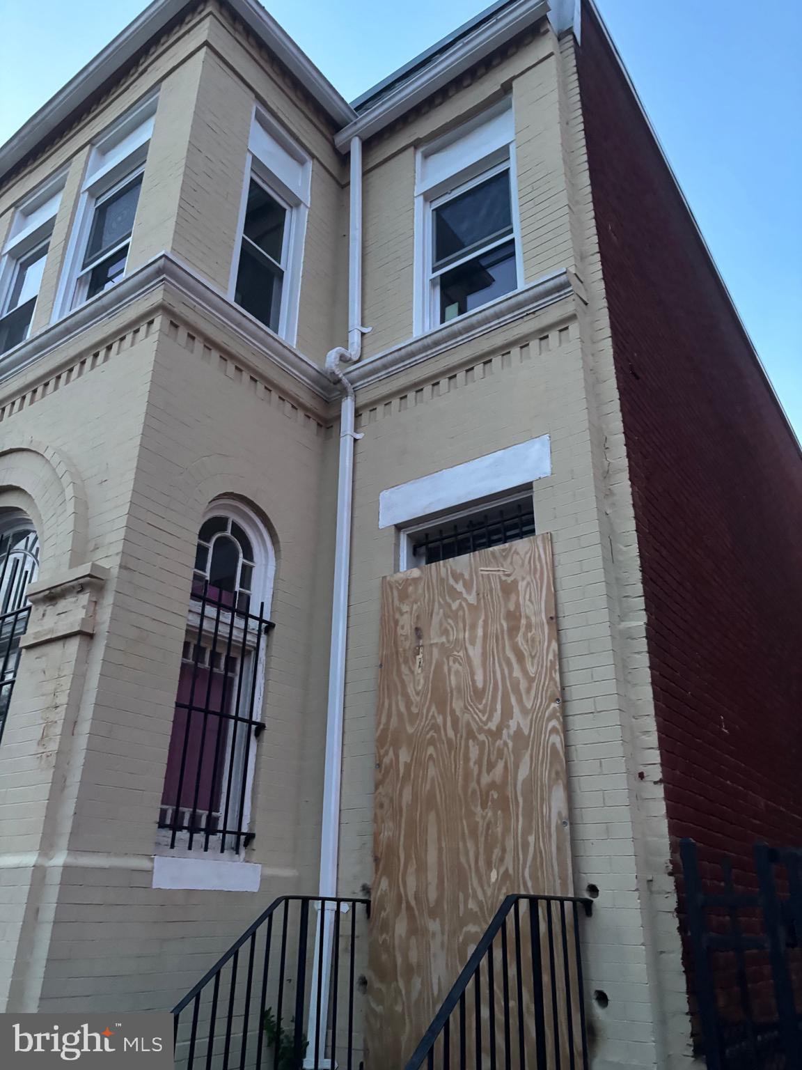 229 Elm Street Northwest Washington, DC 20001 - Photo 1 of 6