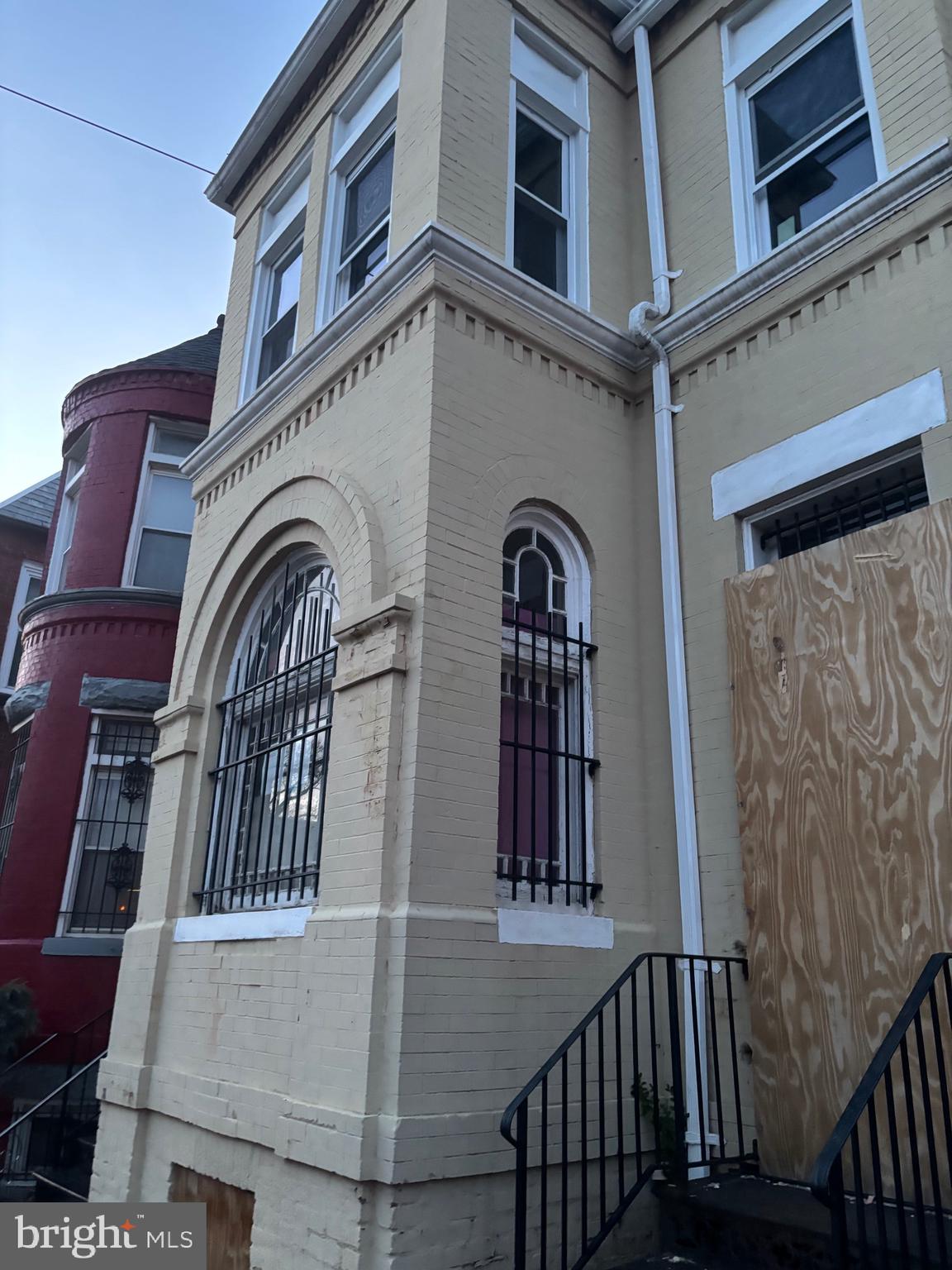 229 Elm Street Northwest Washington, DC 20001 - Photo 2 of 6