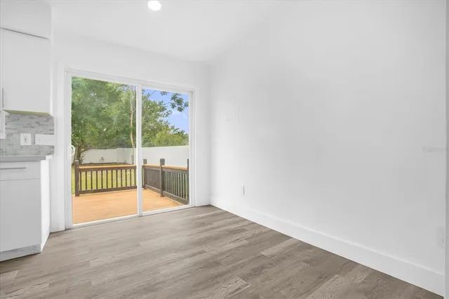 a view of livingroom with furniture