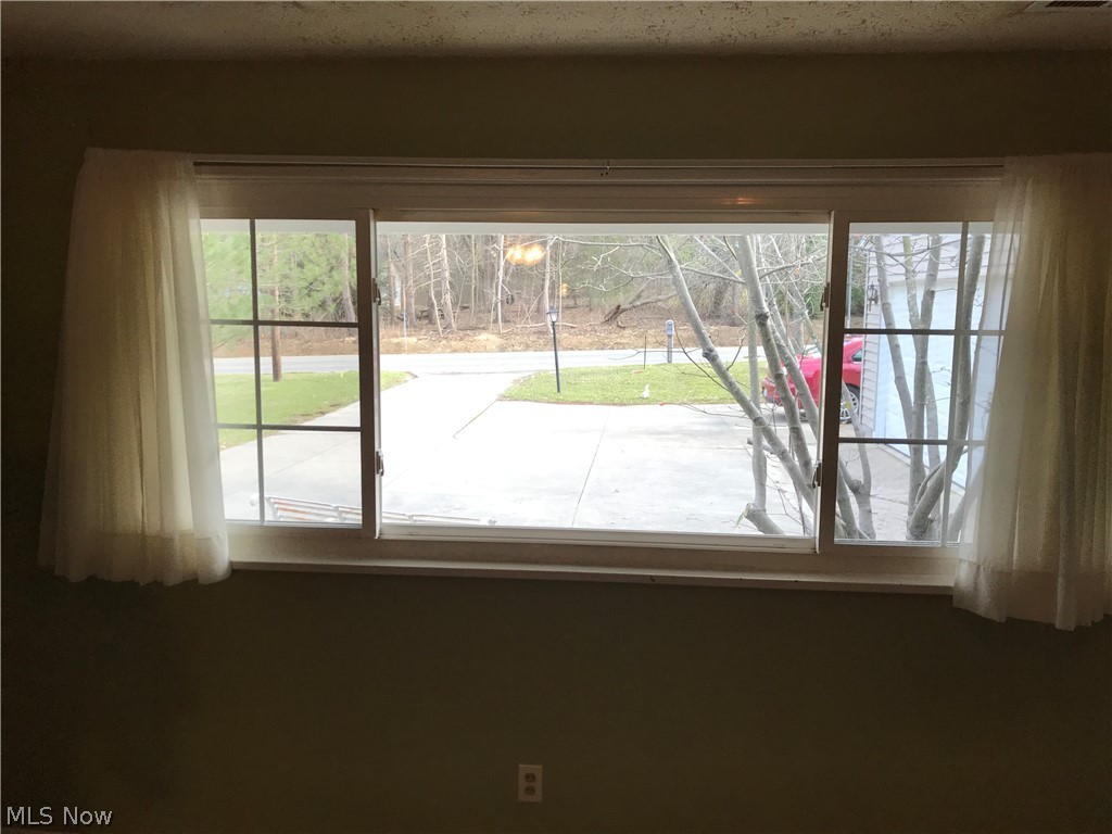 735 Renninger Road Akron, OH 44319 - Photo 4 of 27 Gallery Image 4