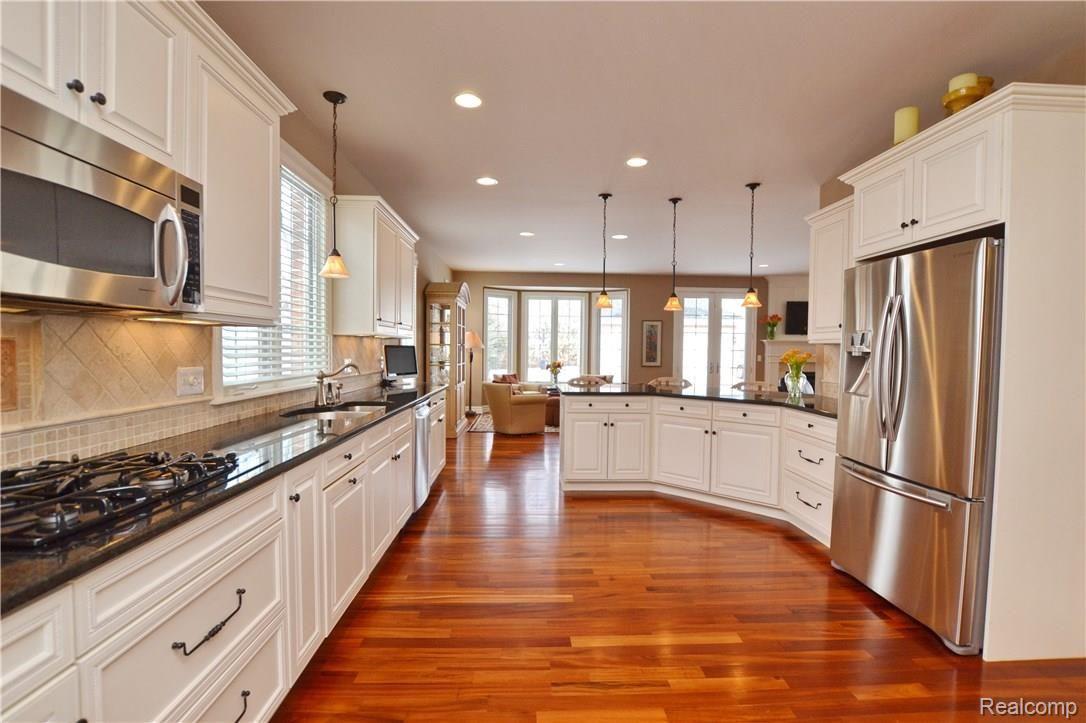 332 Drace Street Rochester, MI 48307 - Photo 8 of 28 Stainless Appliances