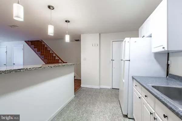 a kitchen that has a lot of cabinets in it