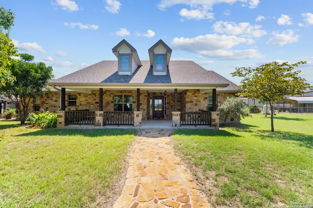 $879,000 | 104 Woodcreek Drive, La Vernia, TX 78121