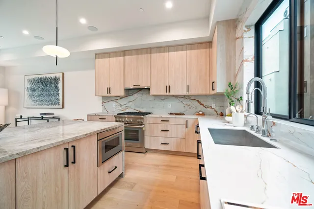 $2,295,000 | 11651 Missouri Avenue, Los Angeles, CA 90025