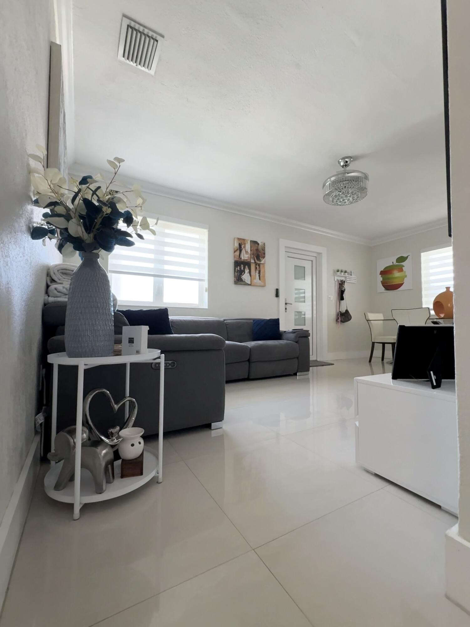 9235 Southwest 41st Street Miami, FL 33165 - Photo 6 of 63 IMG_8017