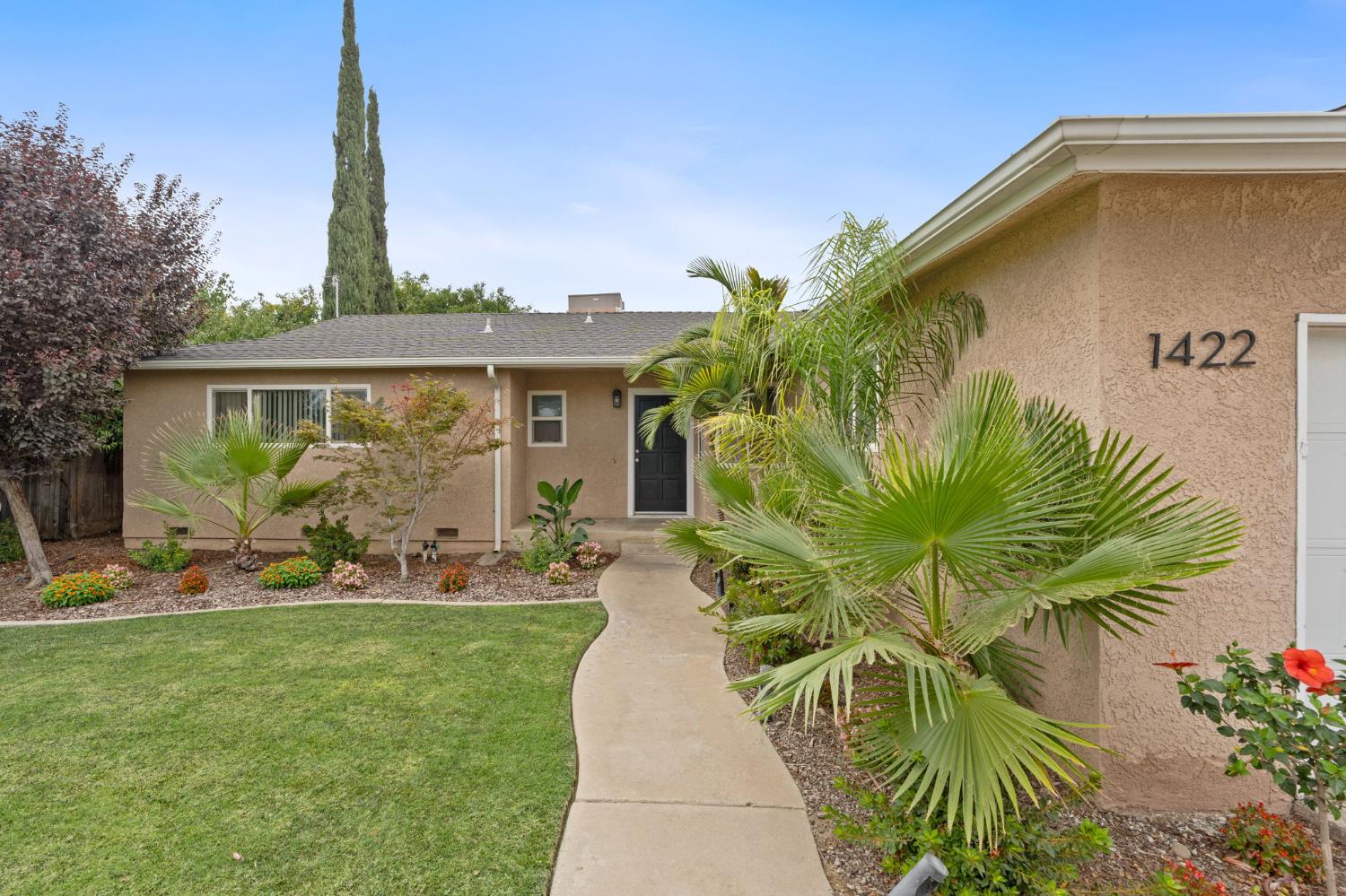 1422 Rall Avenue Clovis, CA 93611 - Photo 2 of 34