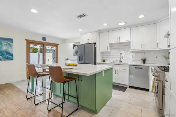 $985,000 | 6531 Cowles Mountain Boulevard, San Diego, CA 92119