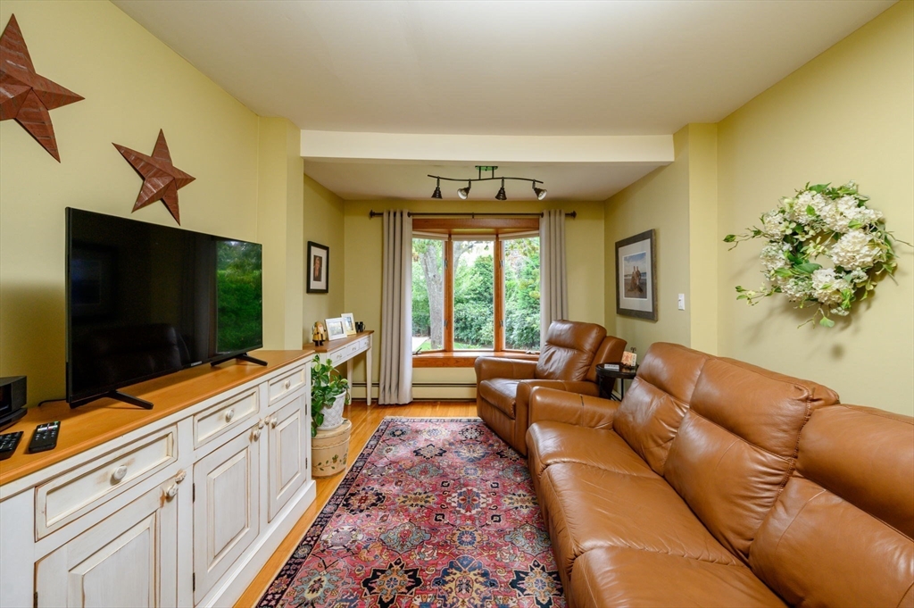 11 Green Street Hingham, MA 02043 - Photo 9 of 26