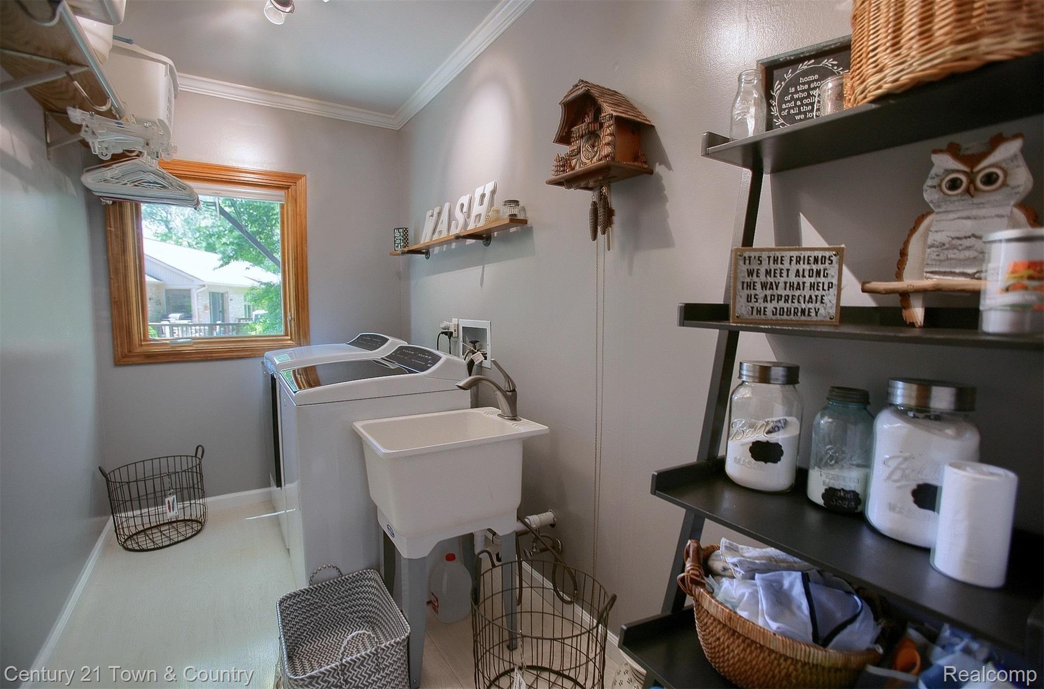 520 Maryknoll Drive Rochester, MI 48309 - Photo 16 of 30 16-Laundry Room.jpg